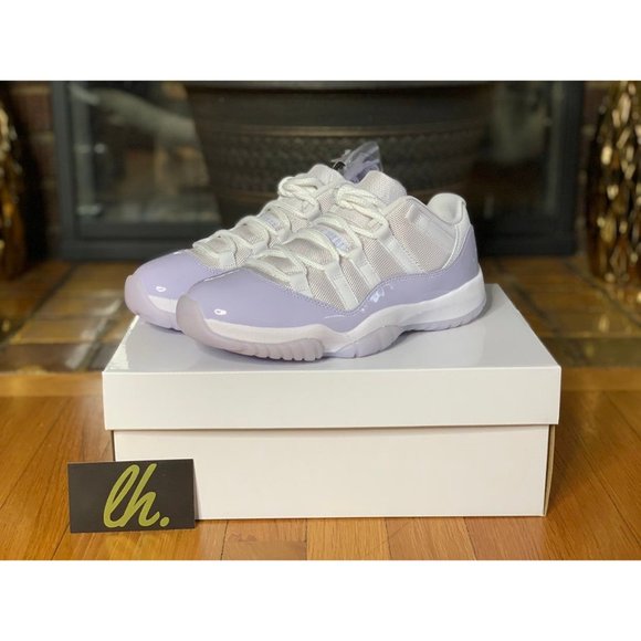 Size 8 Air Jordan Retro 11 Low "Pure Violet" - Picture 2 of 5